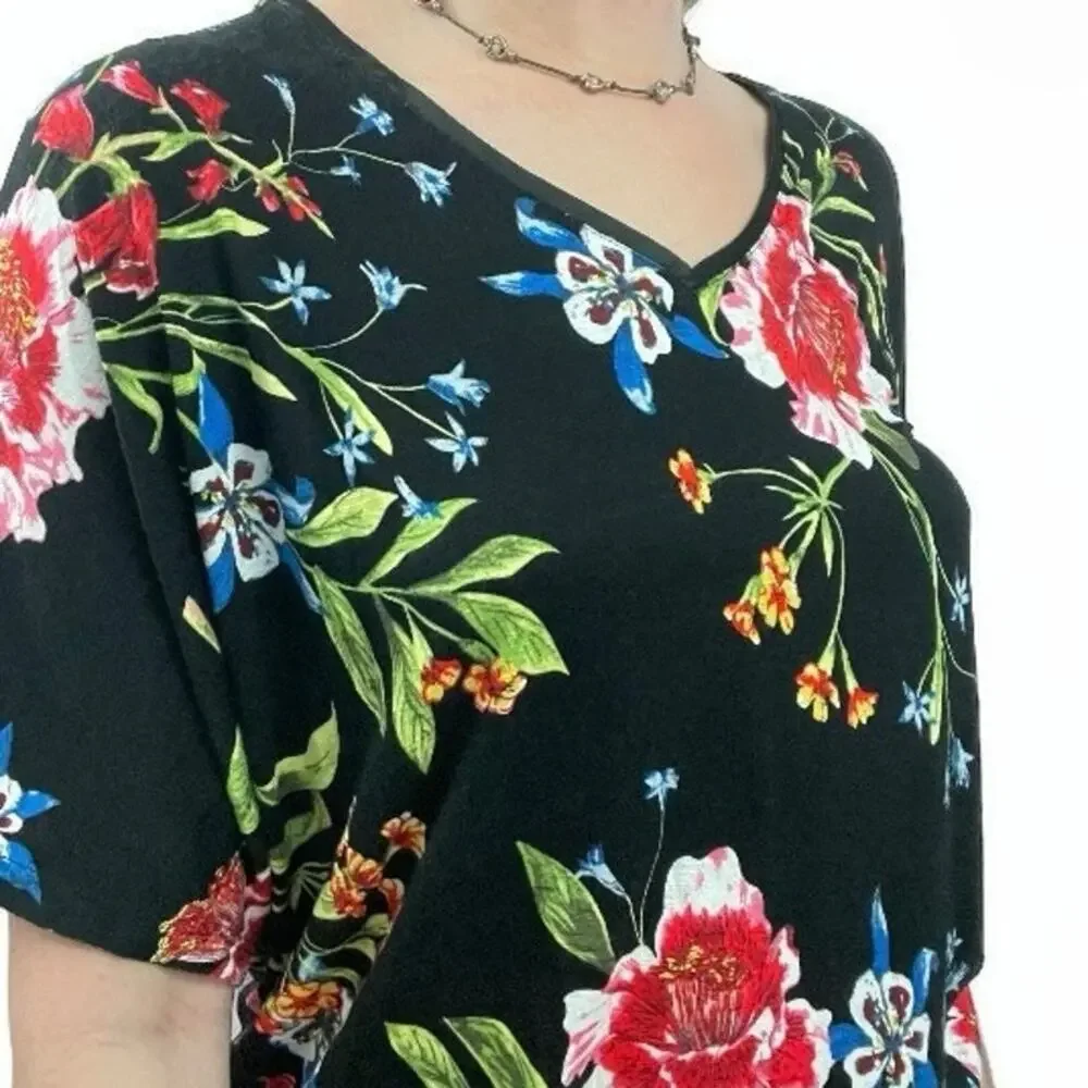 Carmen Marc Valvo Black Floral V-Neck Blouse - Picture 5 of 8